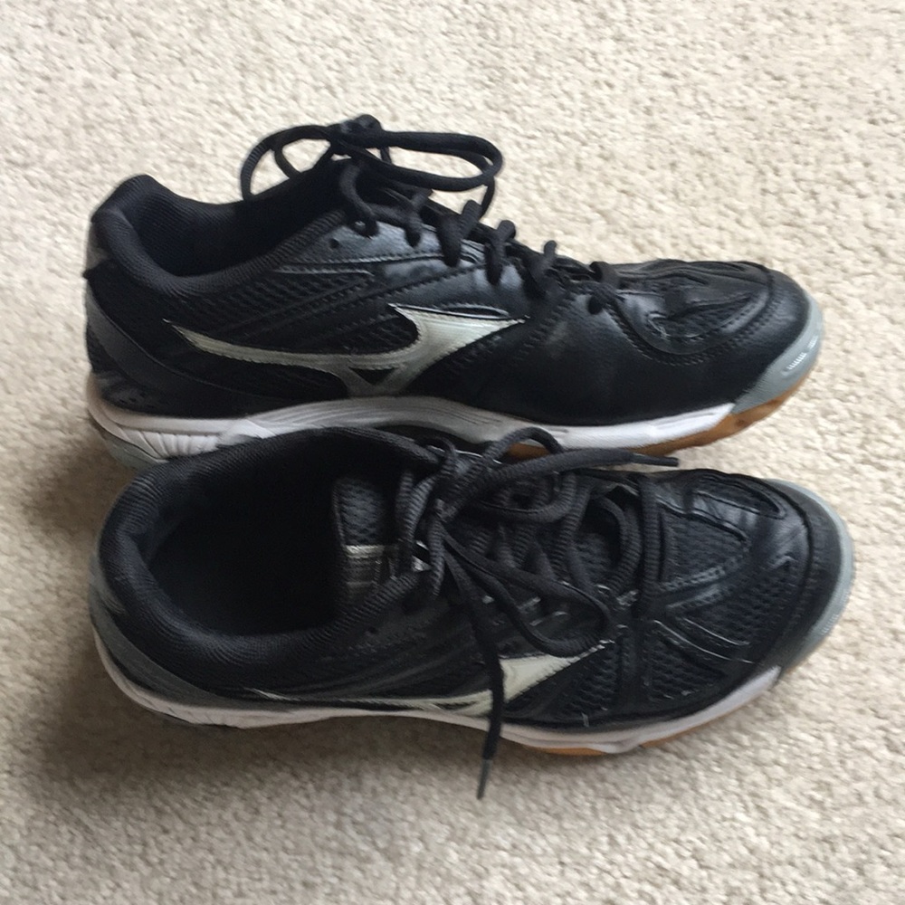 Mizuno women’s volleyball shoes
